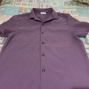 OSOS Design purple short sleeve button up shirt in size small.